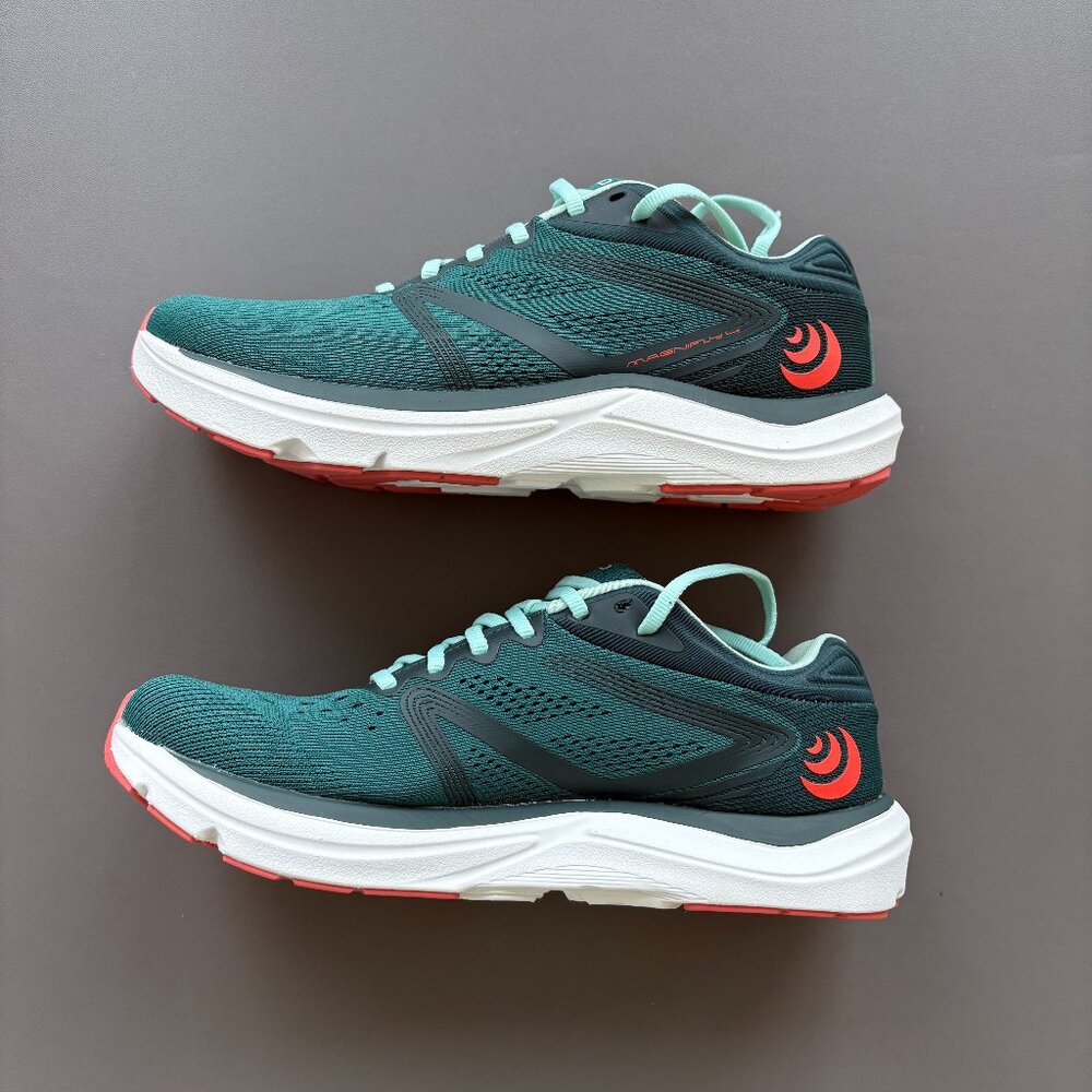 Topo Athletic Women's Magnifly 4